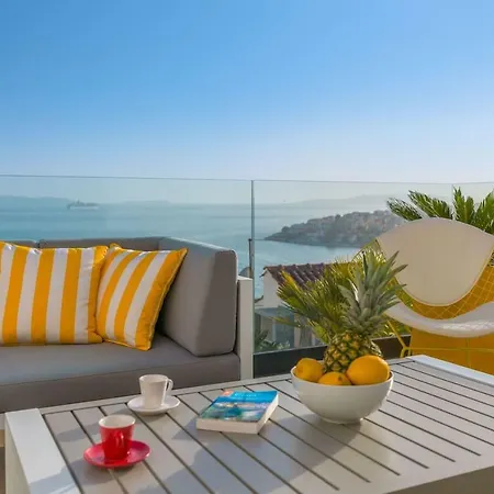 Luxury Riva With Infinity Pool Villa *