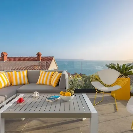 Luxury Riva With Infinity Pool Villa Okrug Gornji