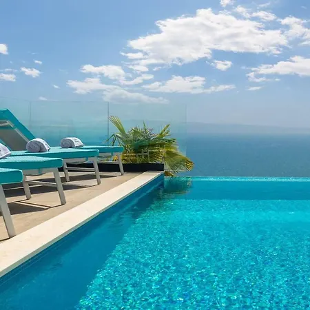Luxury Riva With Infinity Pool Okrug Gornji