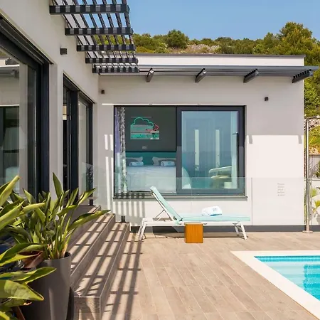 Luxury Riva With Infinity Pool Villa *