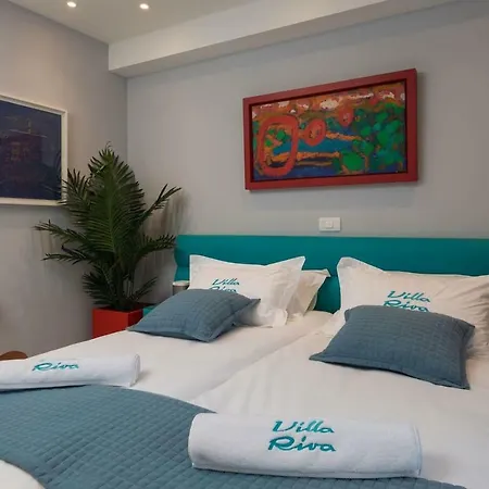 Luxury Riva With Infinity Pool Villa Okrug Gornji