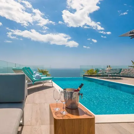 Luxury Riva With Infinity Pool Villa *