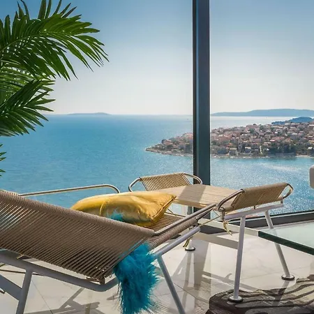 Luxury Riva With Infinity Pool *